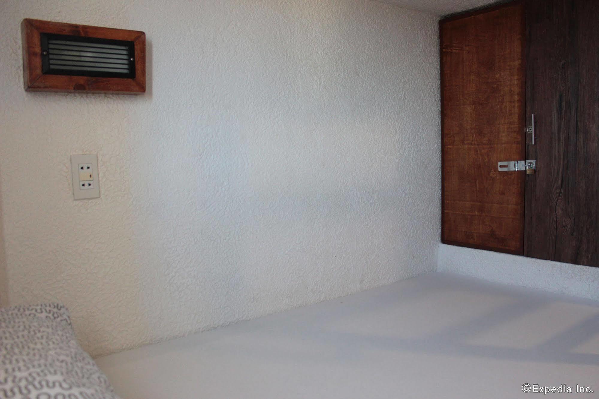 Sea Horse Guest House Корон Екстериор снимка